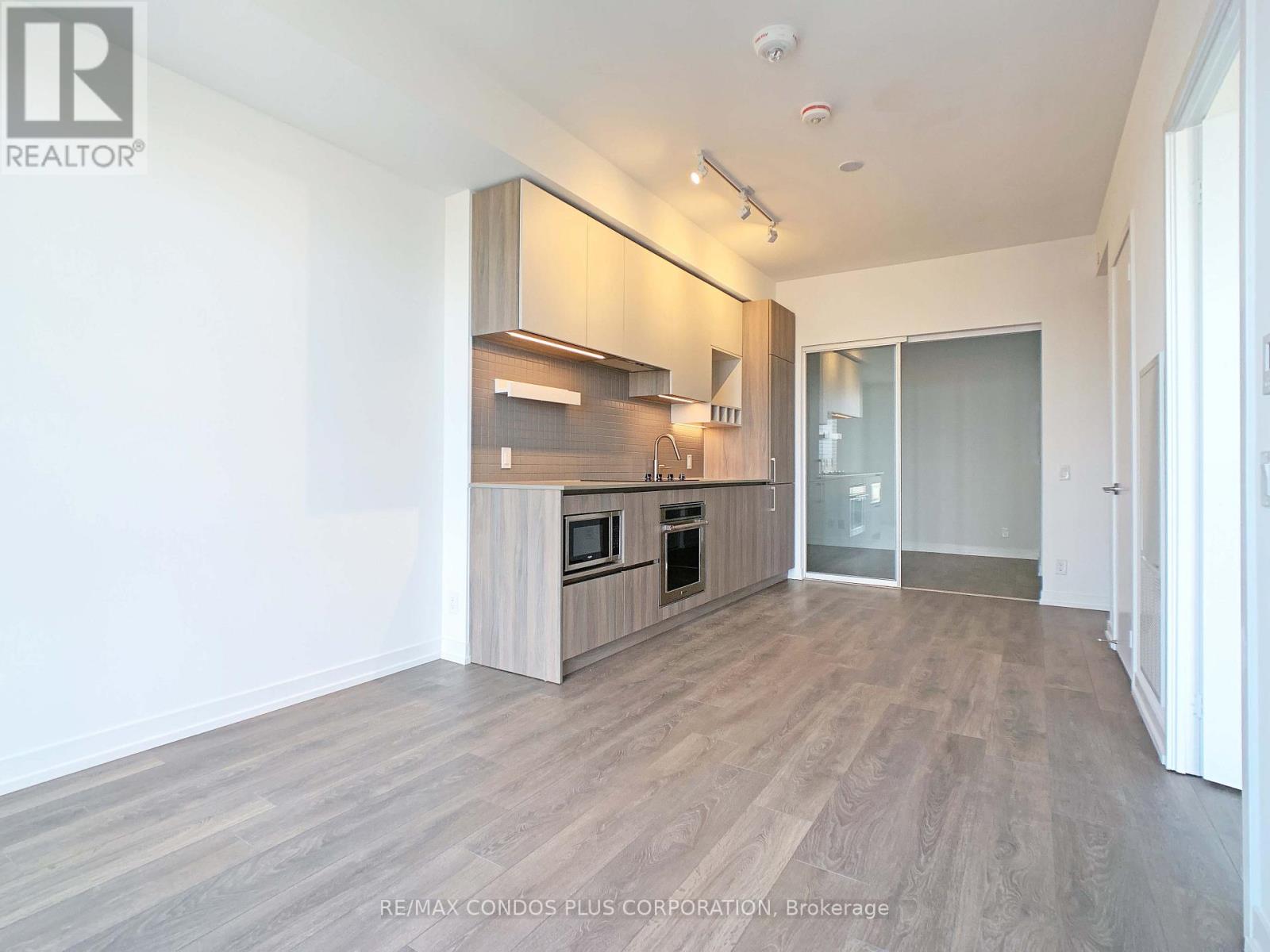 1003 - 950 Portage Parkway, Vaughan, Ontario  L4K 0J7 - Photo 8 - N12546326