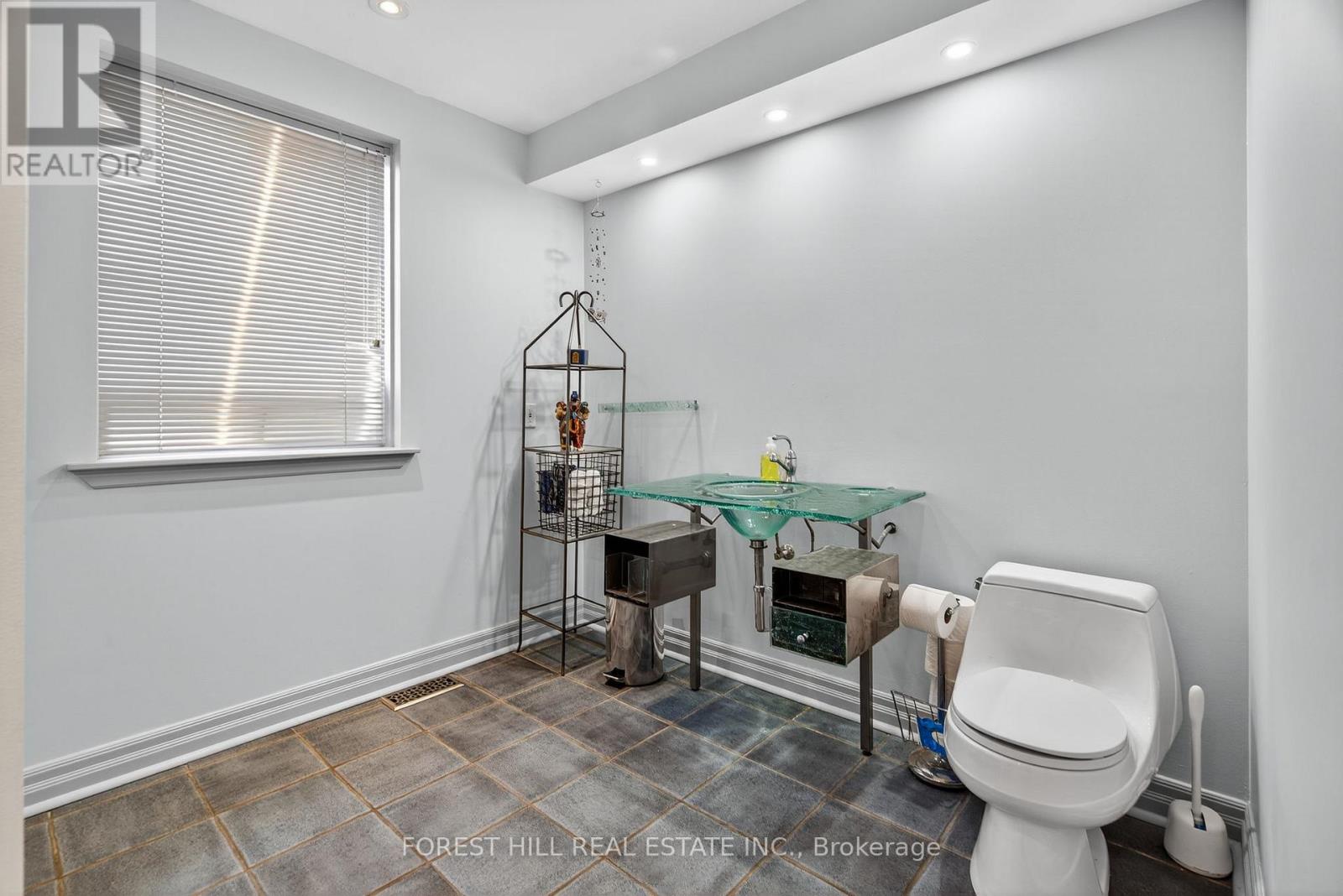 72 Walmer Road, Richmond Hill, Ontario  L4C 3X1 - Photo 14 - N12546418