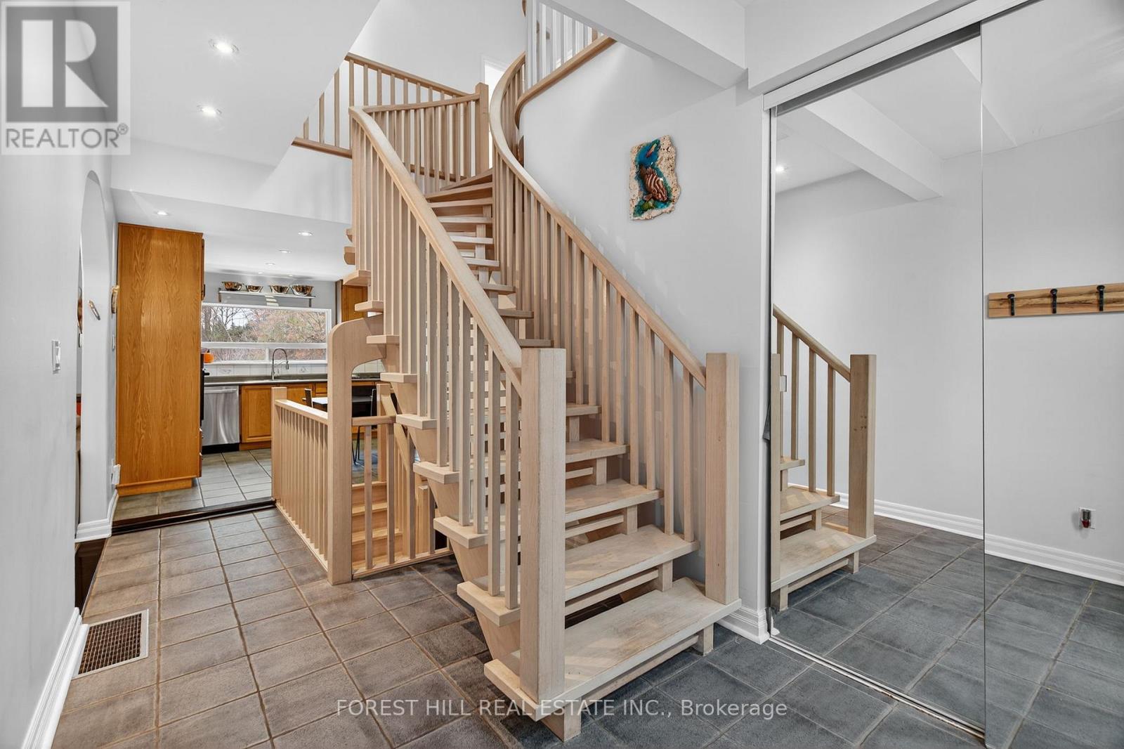 72 Walmer Road, Richmond Hill, Ontario  L4C 3X1 - Photo 2 - N12546418