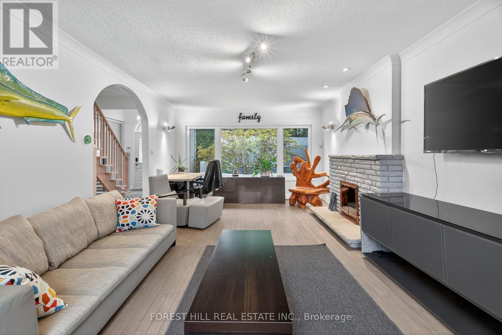 72 Walmer Road, Richmond Hill, Ontario  L4C 3X1 - Photo 4 - N12546418