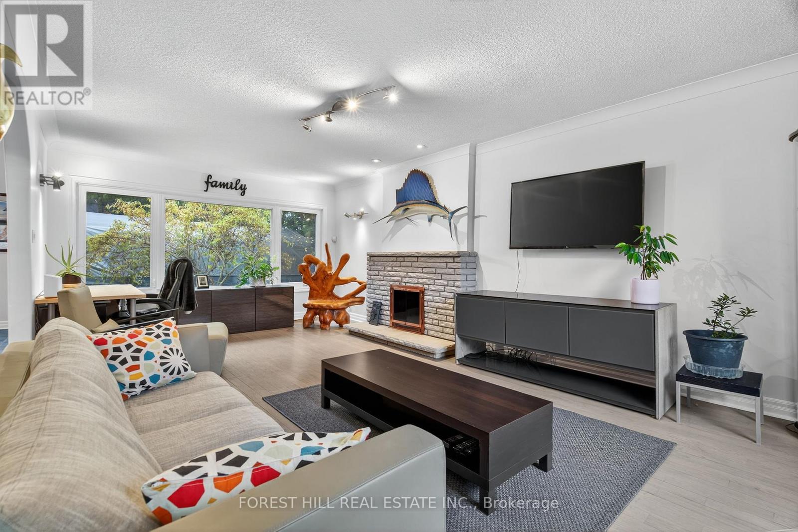 72 Walmer Road, Richmond Hill, Ontario  L4C 3X1 - Photo 5 - N12546418