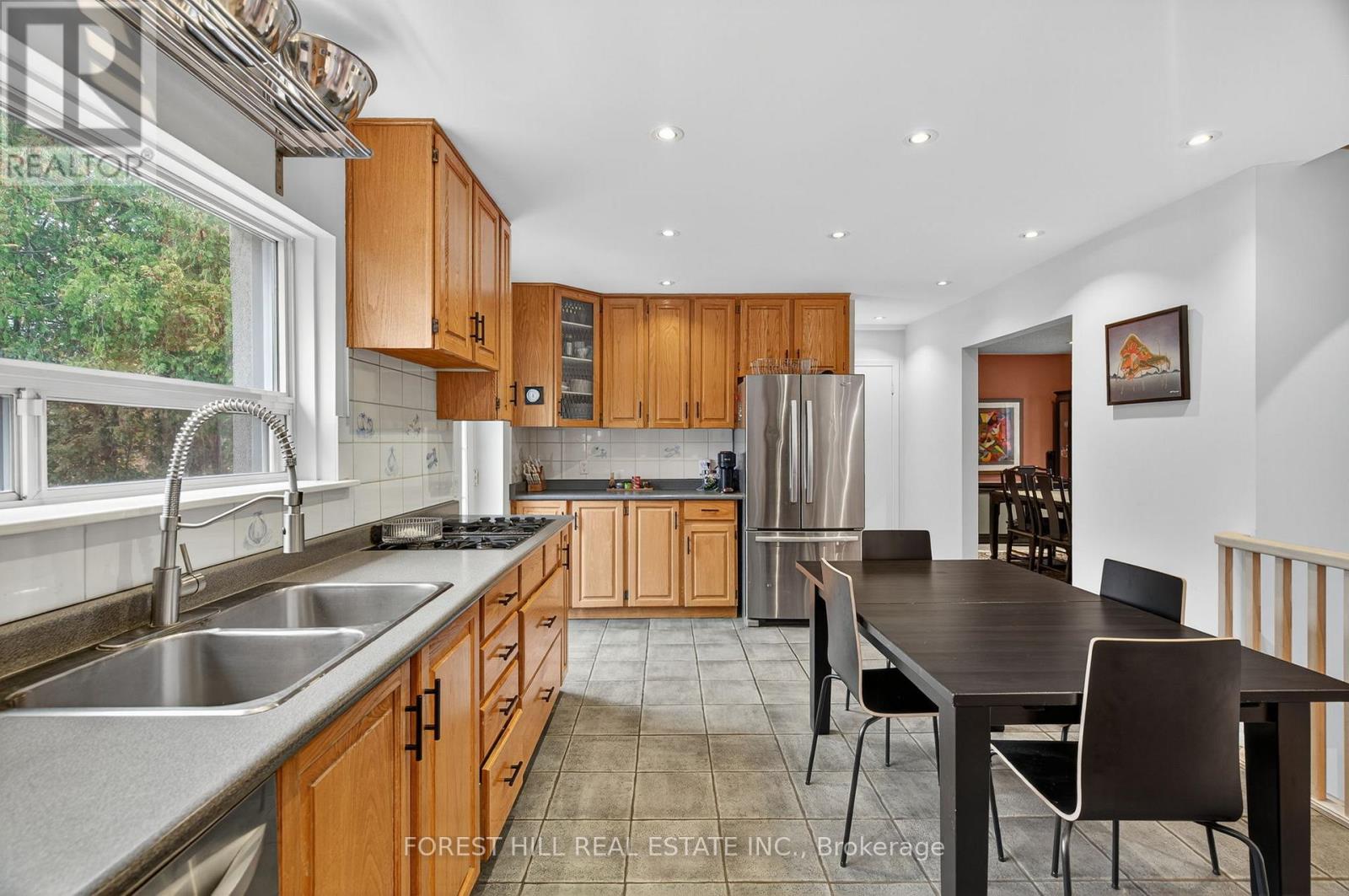 72 Walmer Road, Richmond Hill, Ontario  L4C 3X1 - Photo 7 - N12546418