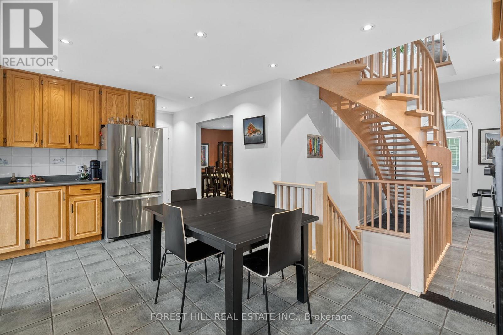 72 Walmer Road, Richmond Hill, Ontario  L4C 3X1 - Photo 8 - N12546418