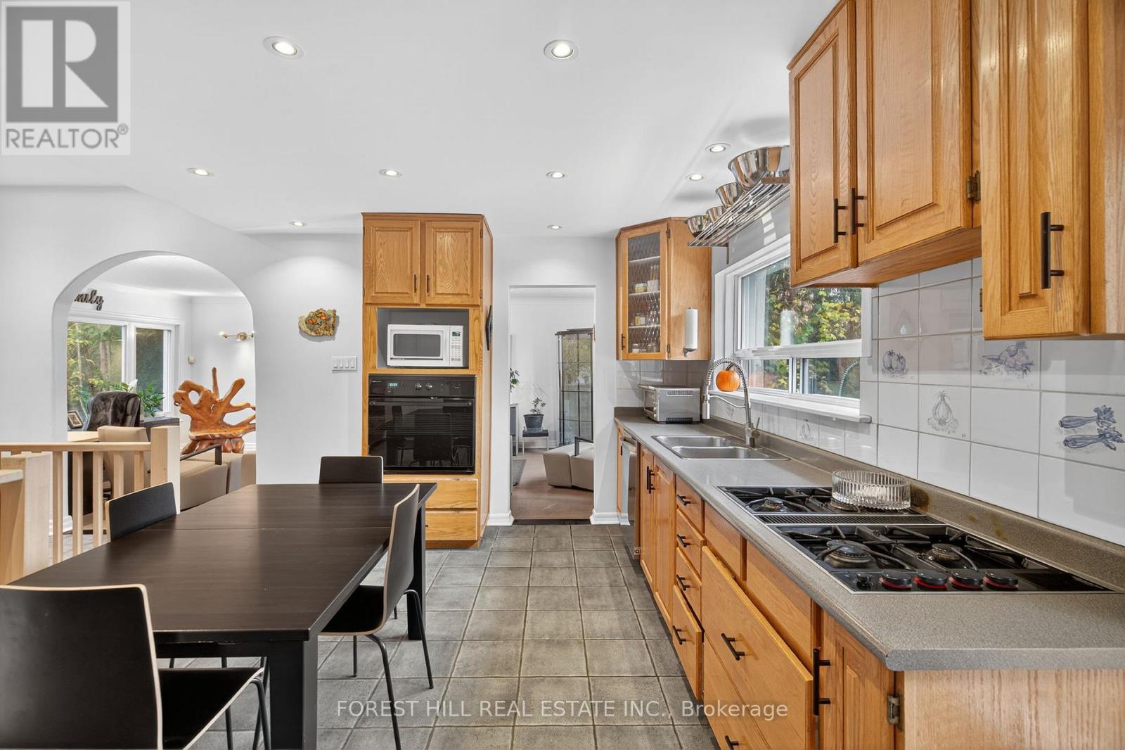 72 Walmer Road, Richmond Hill, Ontario  L4C 3X1 - Photo 9 - N12546418