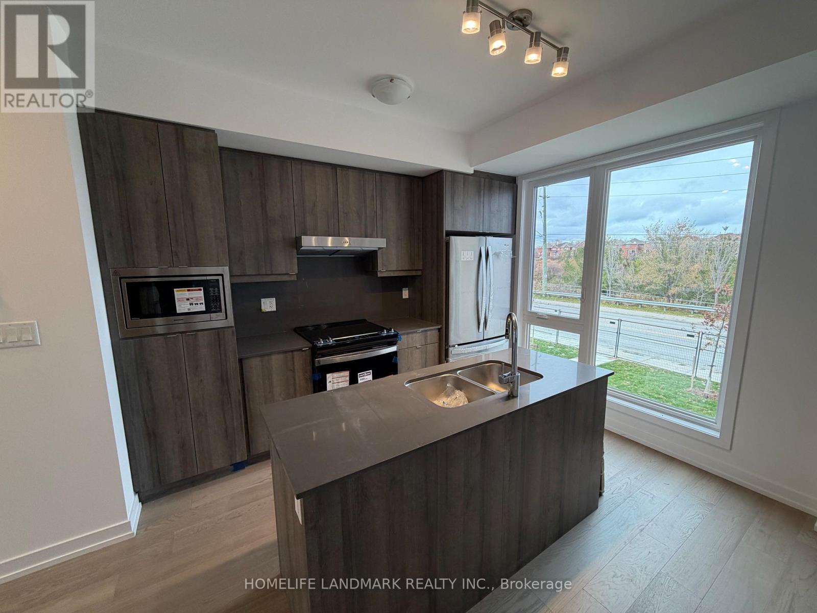 69 Jefferson Side Road, Richmond Hill, Ontario  L4E 1M1 - Photo 2 - N12546448