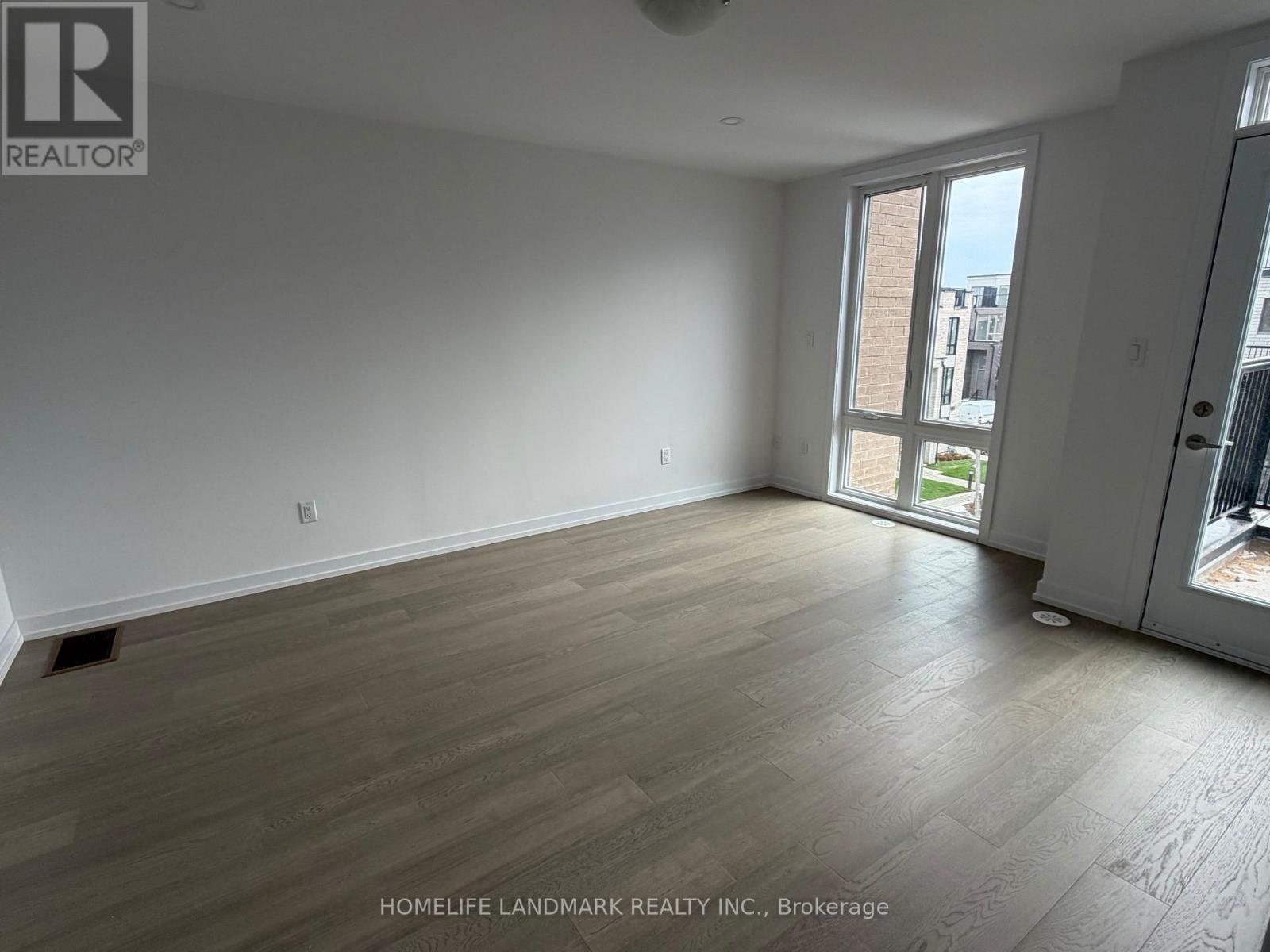 69 Jefferson Side Road, Richmond Hill, Ontario  L4E 1M1 - Photo 5 - N12546448