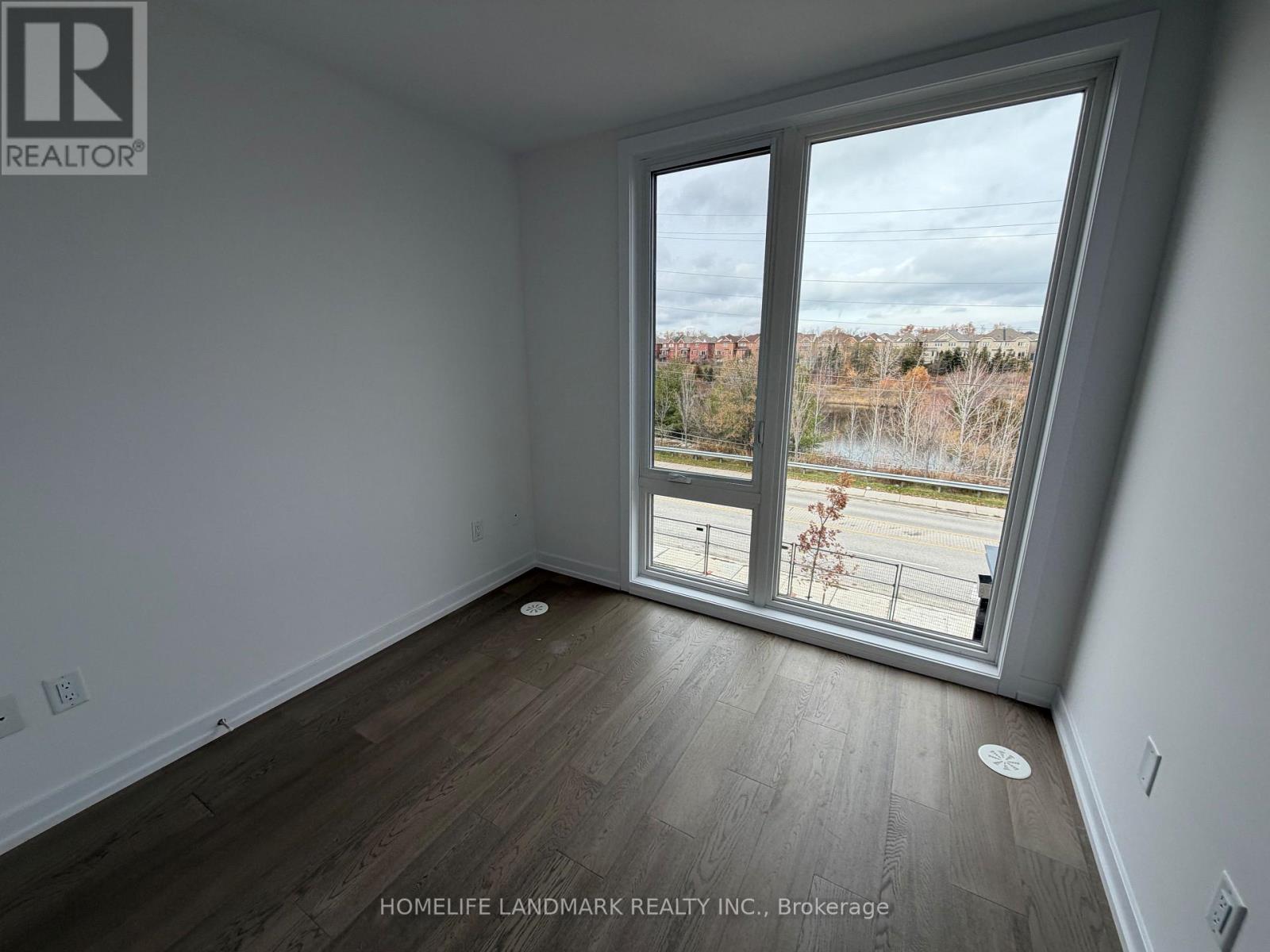 69 Jefferson Side Road, Richmond Hill, Ontario  L4E 1M1 - Photo 7 - N12546448