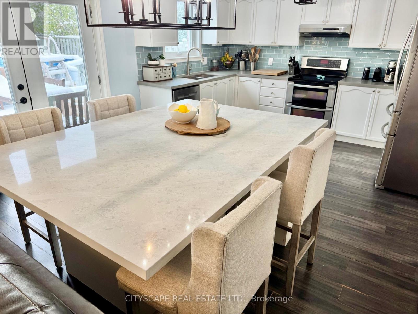 189 Churchland Drive, Barrie, Ontario  L4N 8N6 - Photo 9 - S12546454