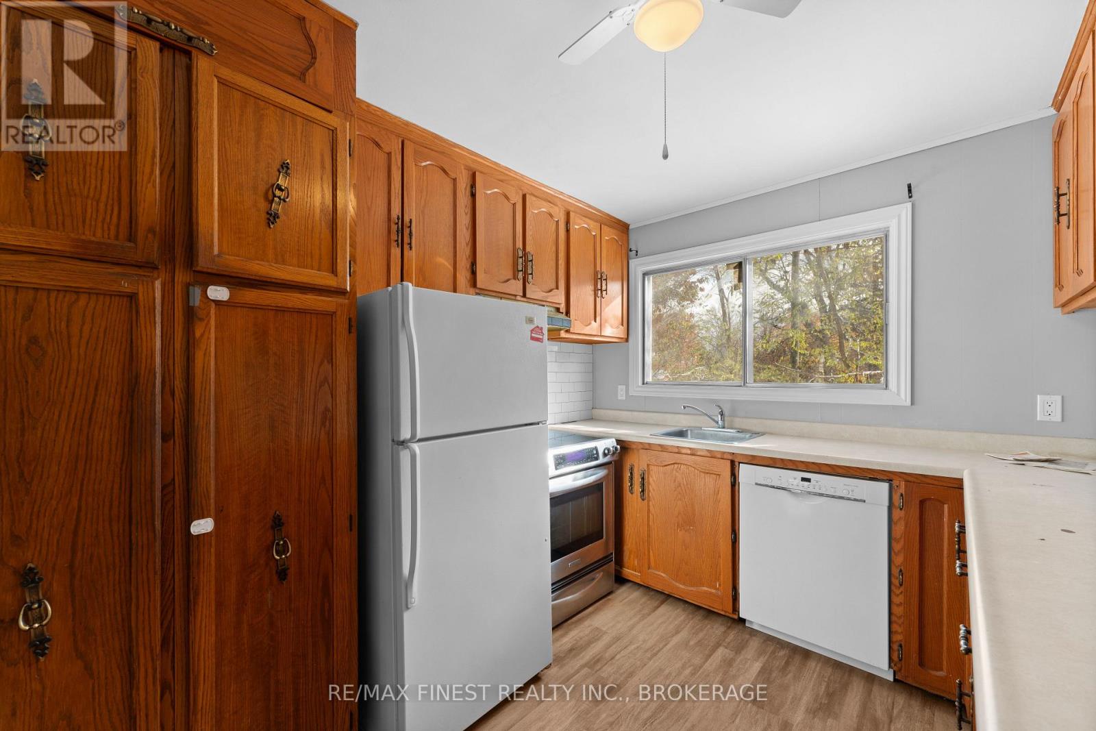 15 - 27 Addington Street, Loyalist, Ontario  K7N 1C6 - Photo 10 - X12546572