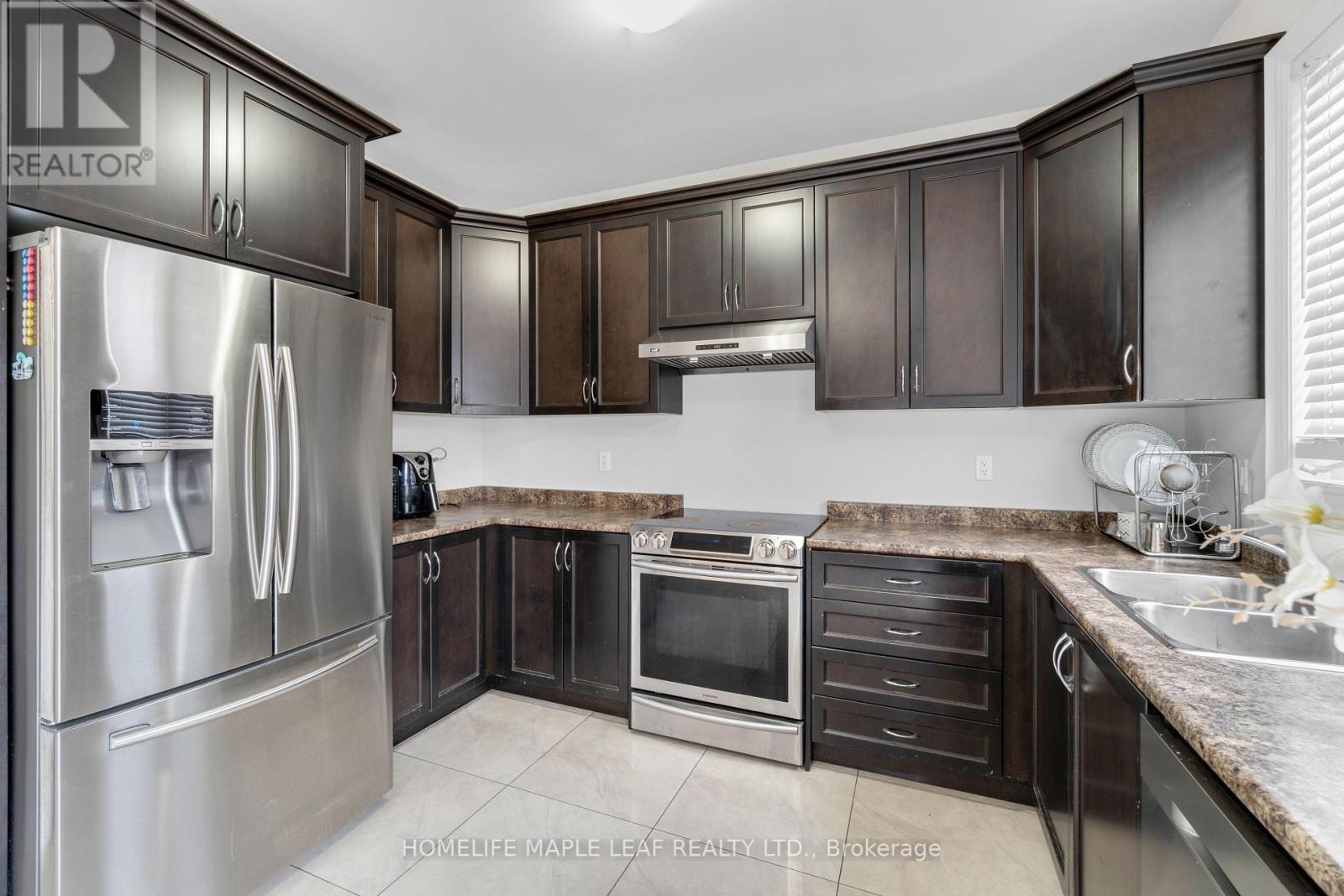 51 Hanbury Crescent, Brampton, Ontario  L6X 5N8 - Photo 10 - W12546226