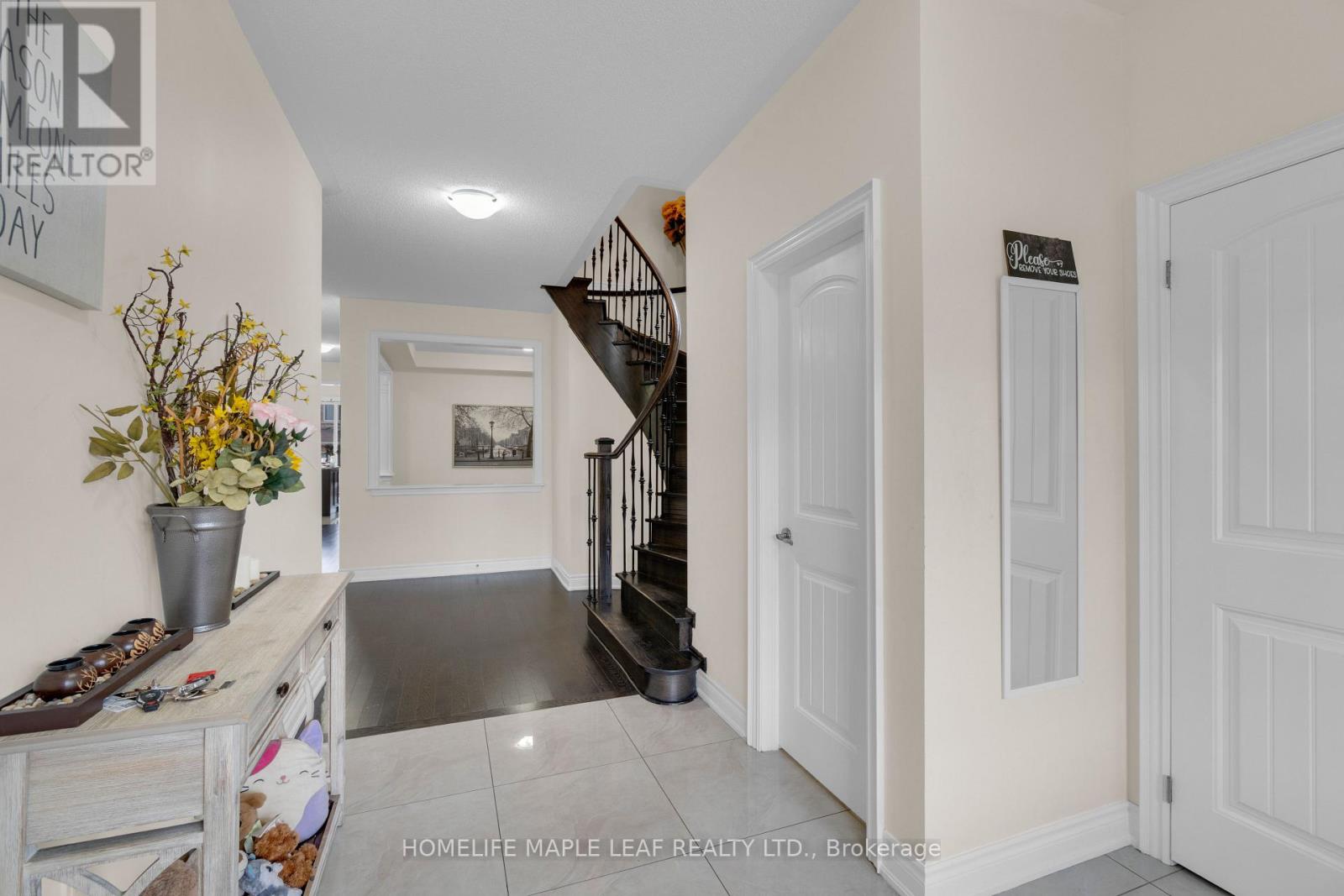 51 Hanbury Crescent, Brampton, Ontario  L6X 5N8 - Photo 6 - W12546226