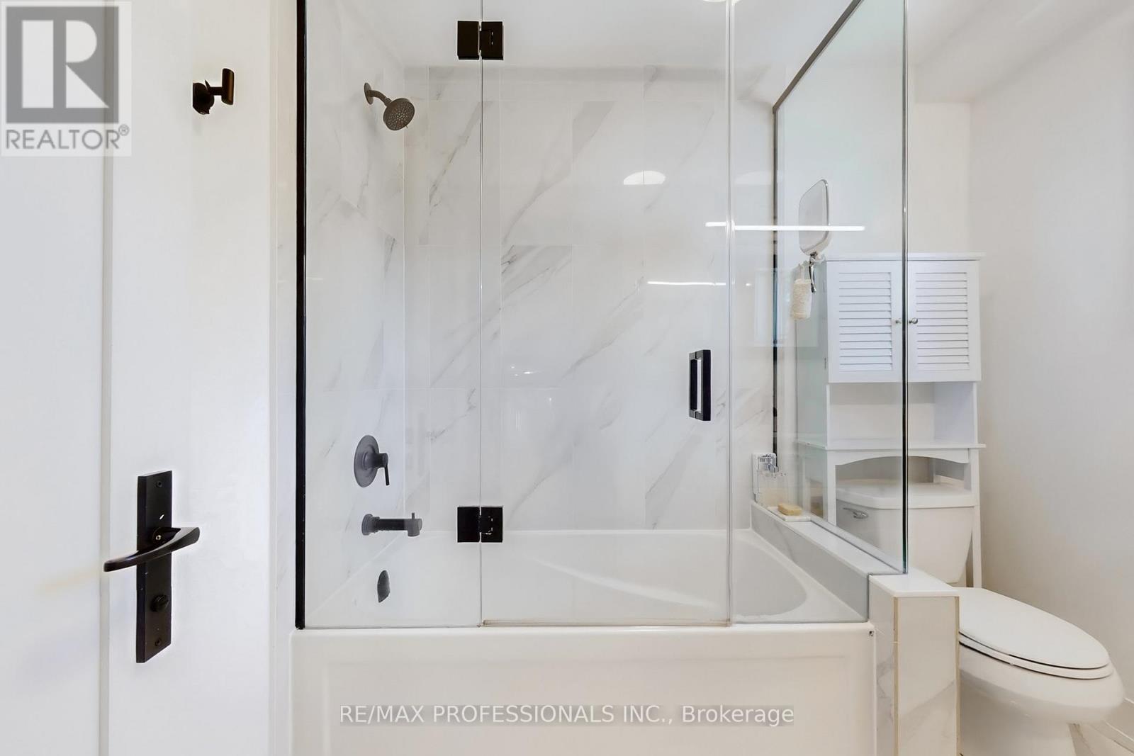 Main & 2nd Floor - 4 Martin Grove Road, Toronto, Ontario  M9B 4J9 - Photo 15 - W12546268