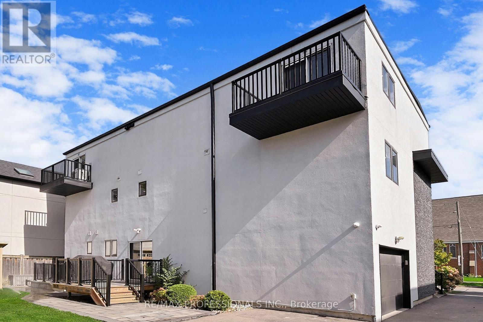 Main & 2nd Floor - 4 Martin Grove Road, Toronto, Ontario  M9B 4J9 - Photo 20 - W12546268