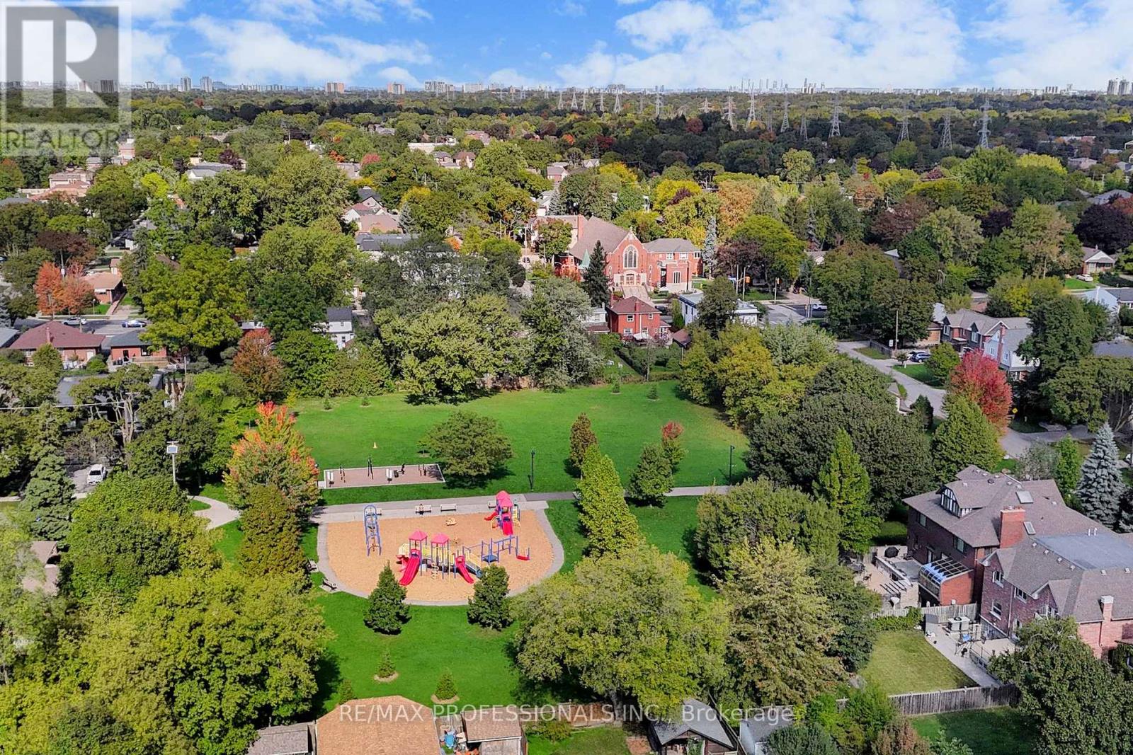 Main & 2nd Floor - 4 Martin Grove Road, Toronto, Ontario  M9B 4J9 - Photo 25 - W12546268