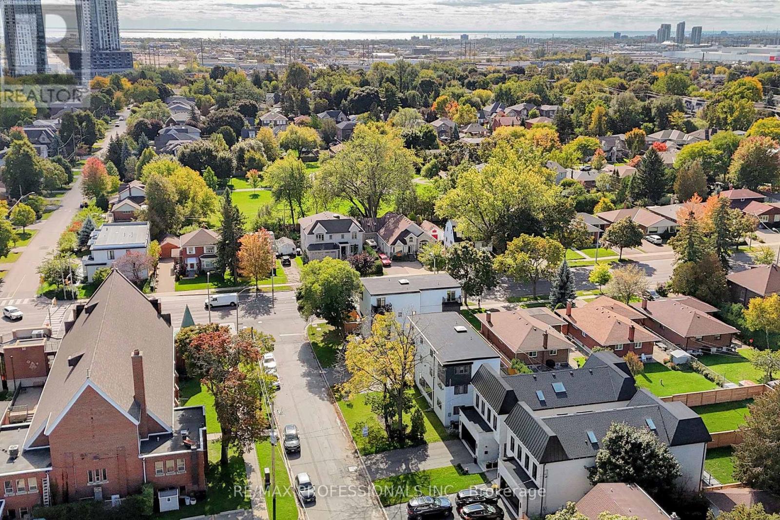 Main & 2nd Floor - 4 Martin Grove Road, Toronto, Ontario  M9B 4J9 - Photo 26 - W12546268