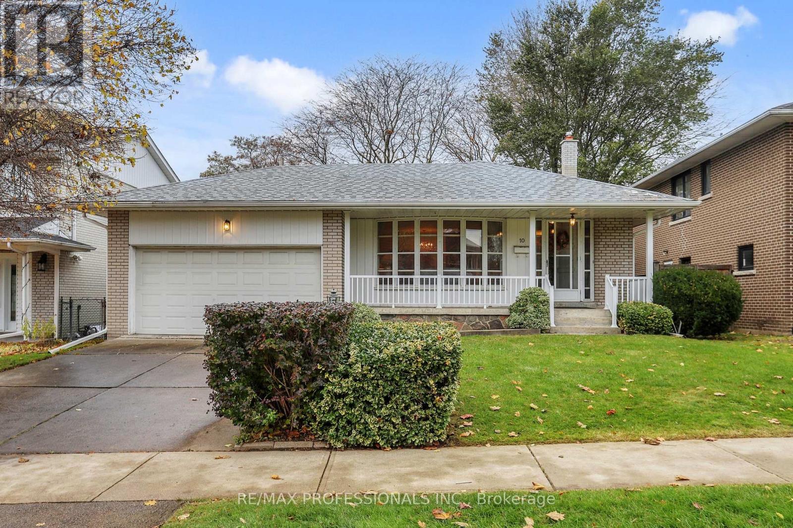 10 CRESTRIDGE HEIGHTS ROAD, Toronto, Ontario