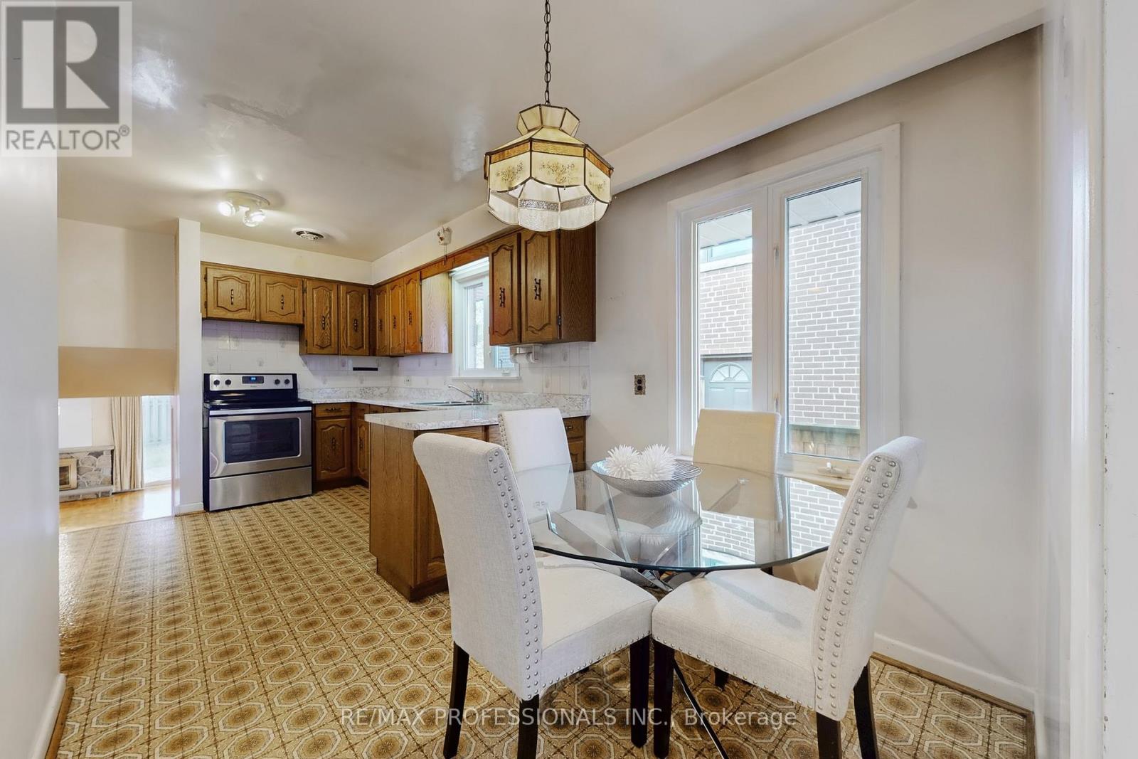 10 Crestridge Heights Road, Toronto, Ontario  M9P 1A4 - Photo 10 - W12546274