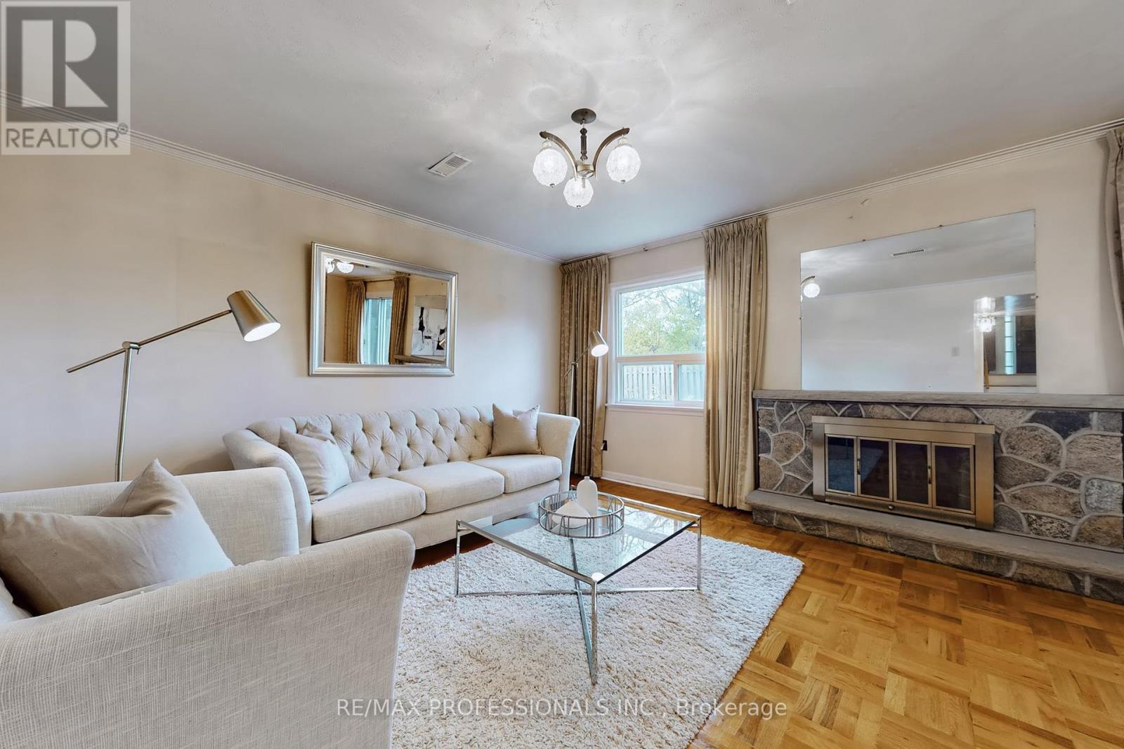 10 Crestridge Heights Road, Toronto, Ontario  M9P 1A4 - Photo 16 - W12546274