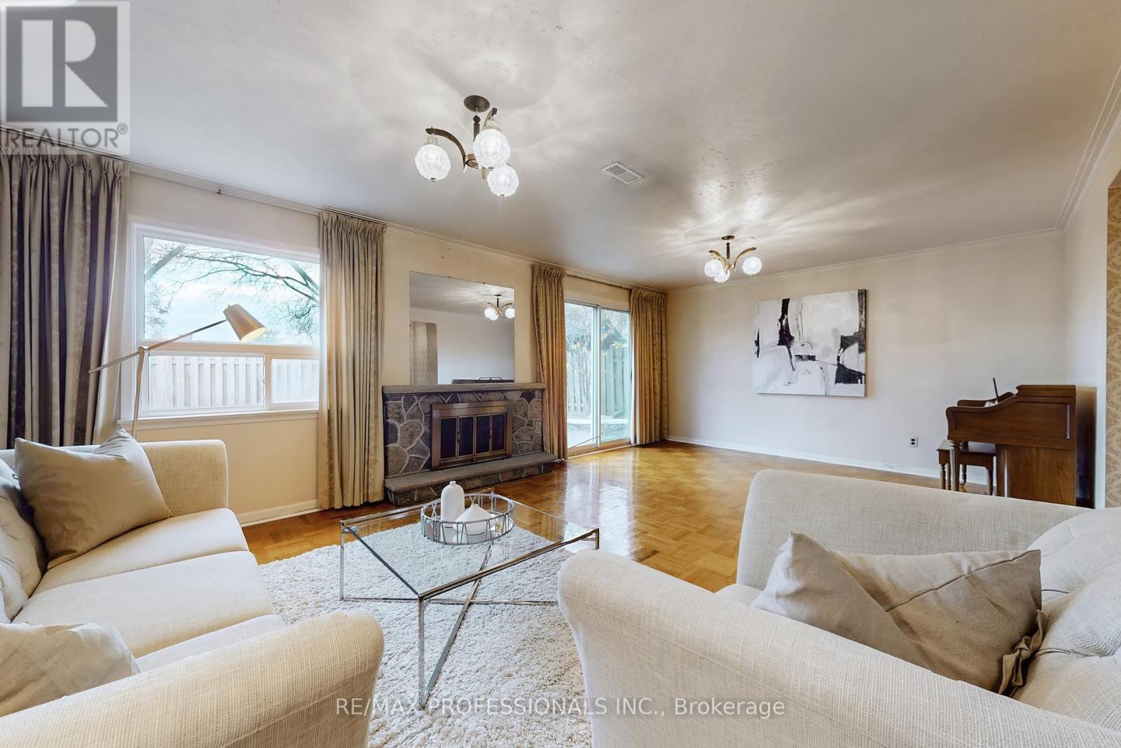 10 Crestridge Heights Road, Toronto, Ontario  M9P 1A4 - Photo 17 - W12546274