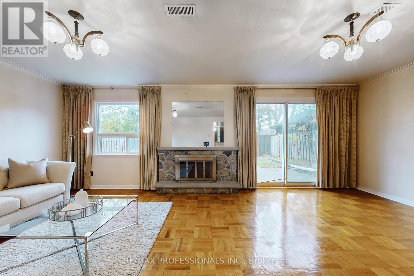 10 Crestridge Heights Road, Toronto, Ontario  M9P 1A4 - Photo 18 - W12546274