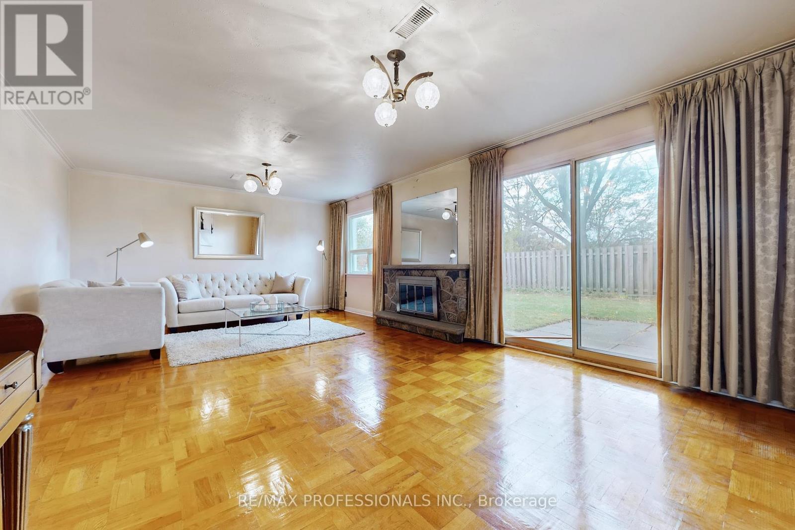 10 Crestridge Heights Road, Toronto, Ontario  M9P 1A4 - Photo 19 - W12546274