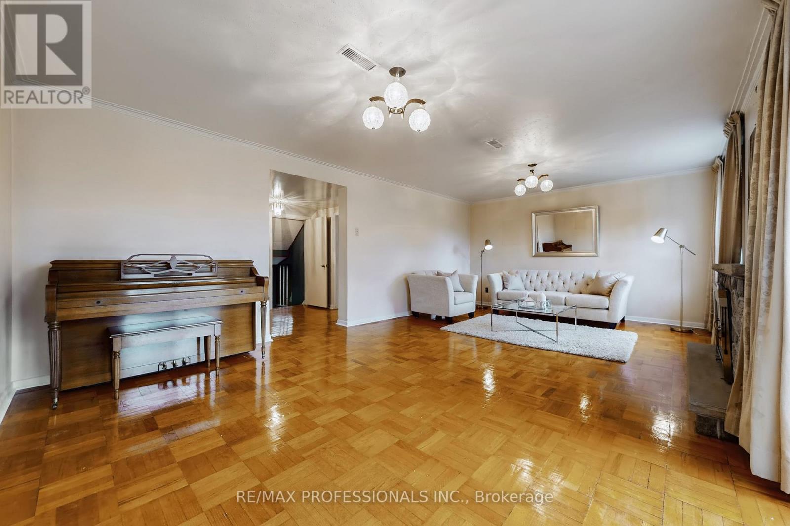 10 Crestridge Heights Road, Toronto, Ontario  M9P 1A4 - Photo 20 - W12546274