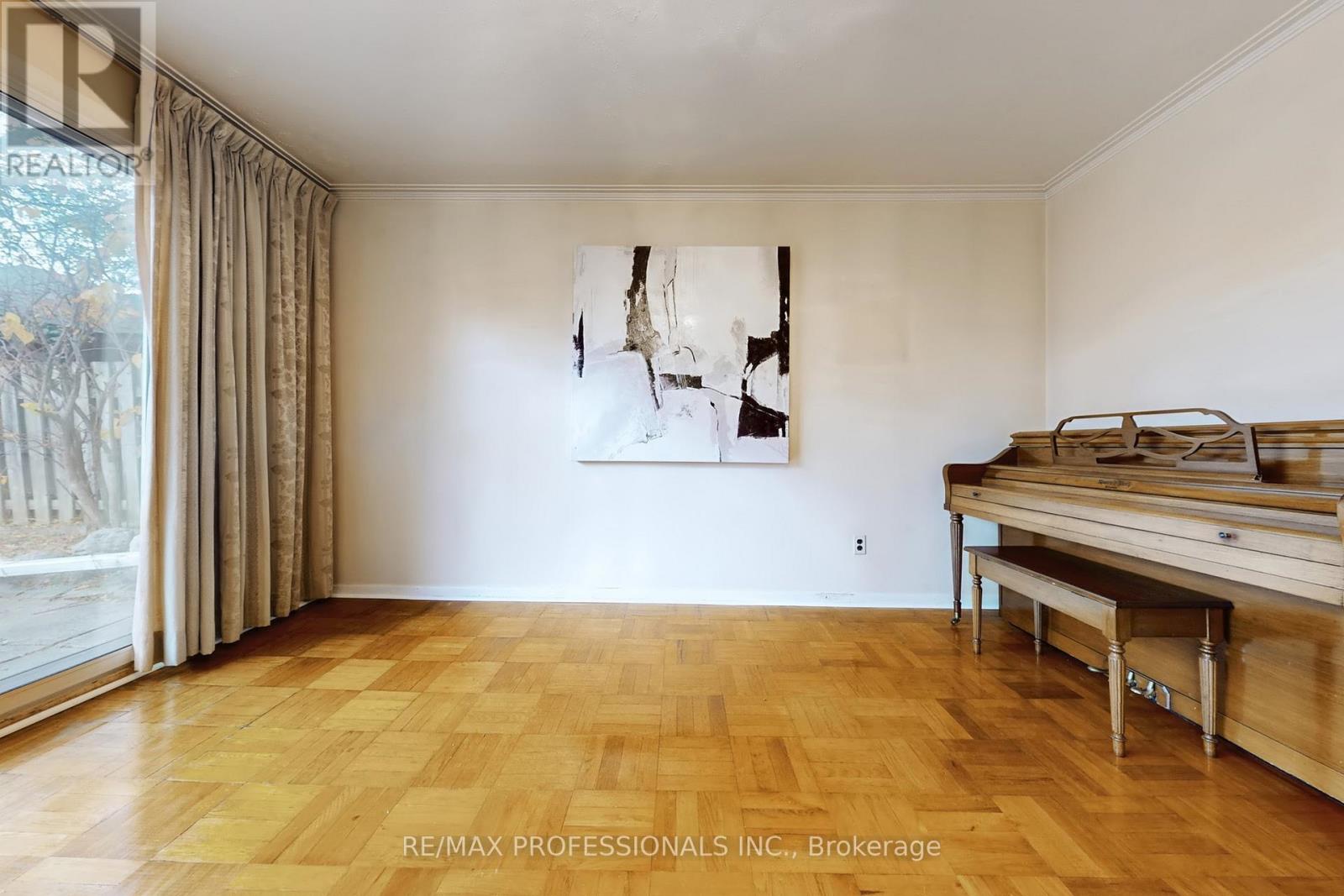 10 Crestridge Heights Road, Toronto, Ontario  M9P 1A4 - Photo 21 - W12546274