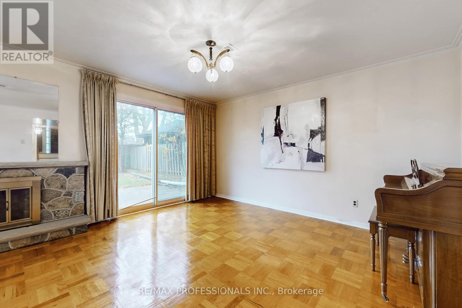 10 Crestridge Heights Road, Toronto, Ontario  M9P 1A4 - Photo 22 - W12546274