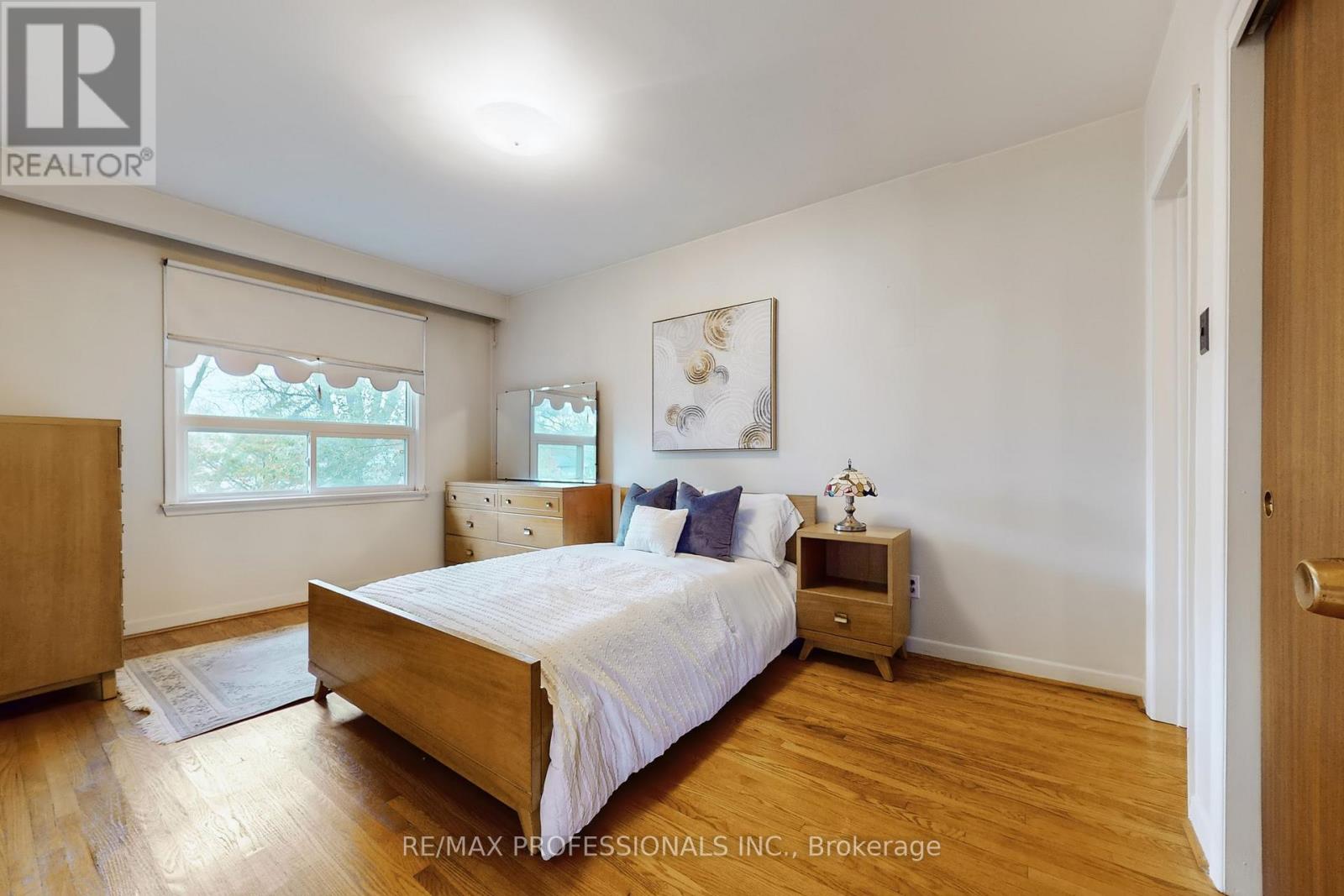 10 Crestridge Heights Road, Toronto, Ontario  M9P 1A4 - Photo 24 - W12546274