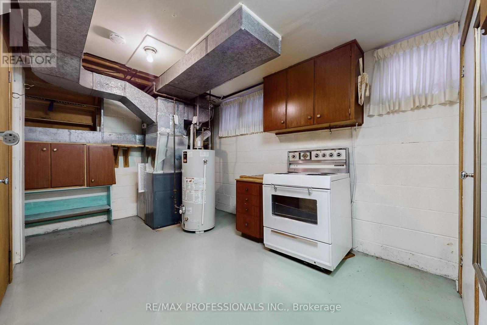 10 Crestridge Heights Road, Toronto, Ontario  M9P 1A4 - Photo 32 - W12546274