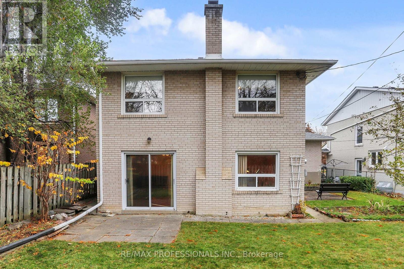 10 Crestridge Heights Road, Toronto, Ontario  M9P 1A4 - Photo 34 - W12546274