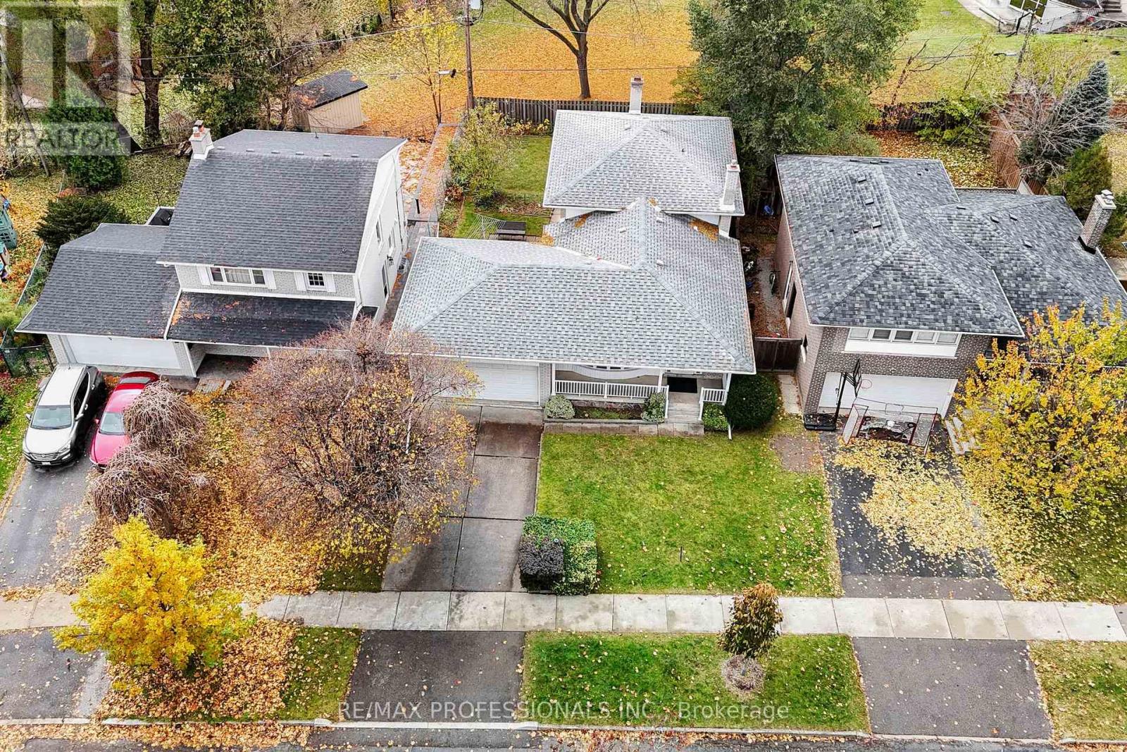 10 Crestridge Heights Road, Toronto, Ontario  M9P 1A4 - Photo 38 - W12546274