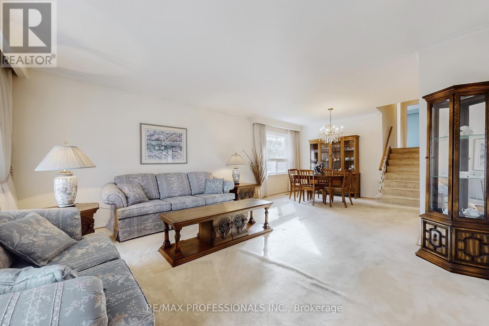 10 Crestridge Heights Road, Toronto, Ontario  M9P 1A4 - Photo 4 - W12546274