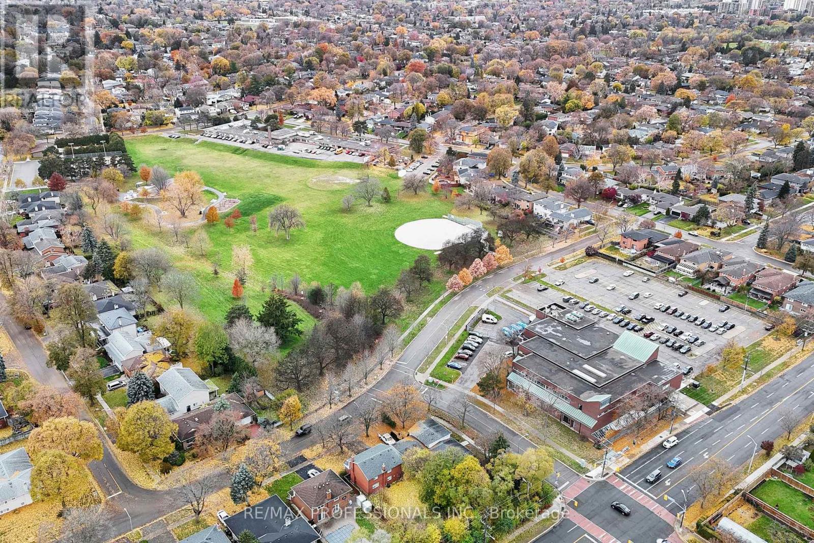 10 Crestridge Heights Road, Toronto, Ontario  M9P 1A4 - Photo 40 - W12546274