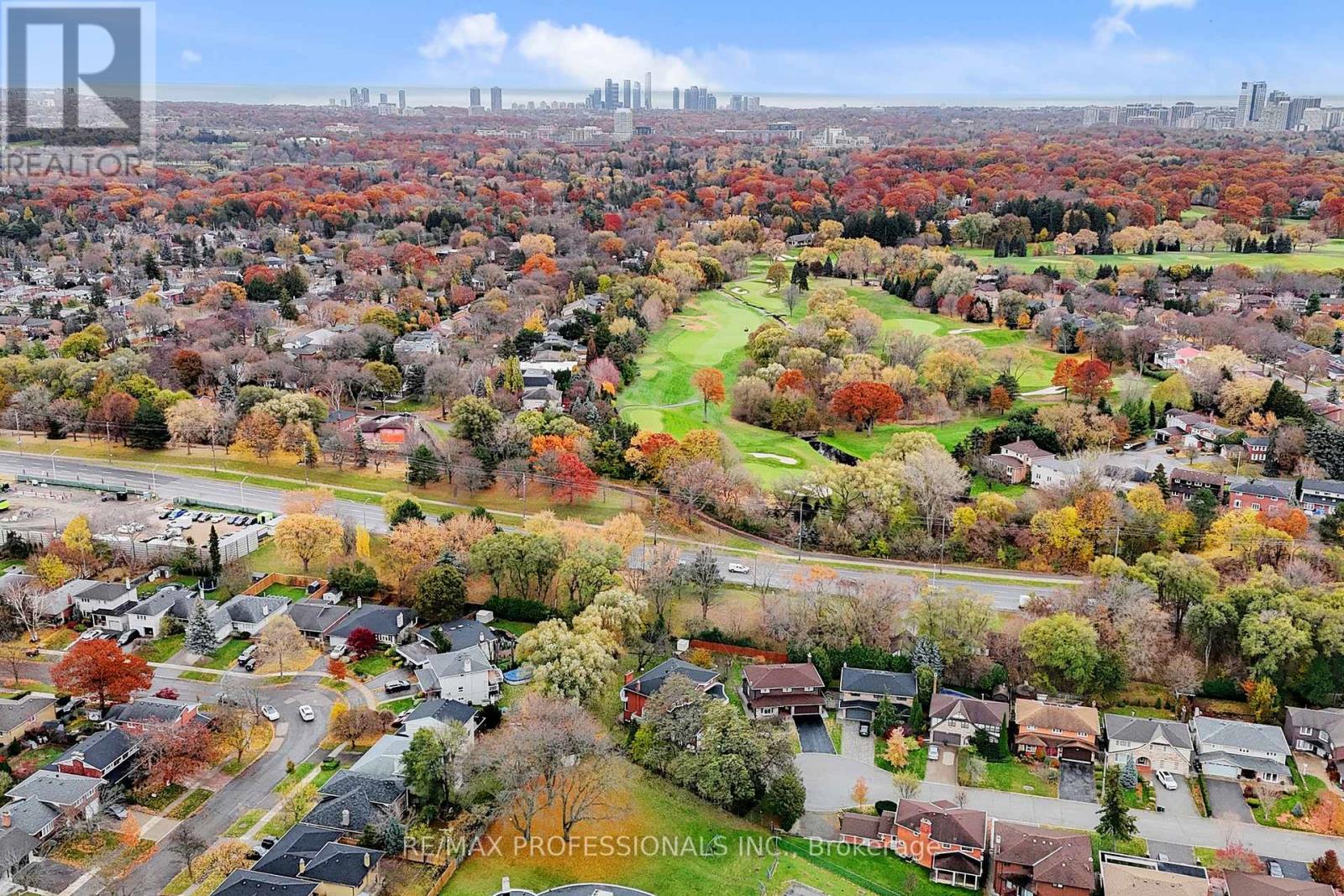 10 Crestridge Heights Road, Toronto, Ontario  M9P 1A4 - Photo 41 - W12546274