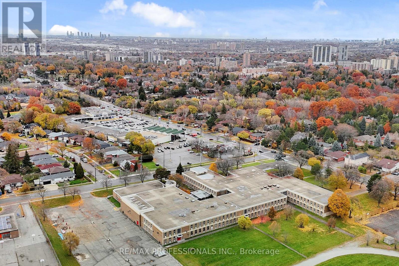 10 Crestridge Heights Road, Toronto, Ontario  M9P 1A4 - Photo 43 - W12546274