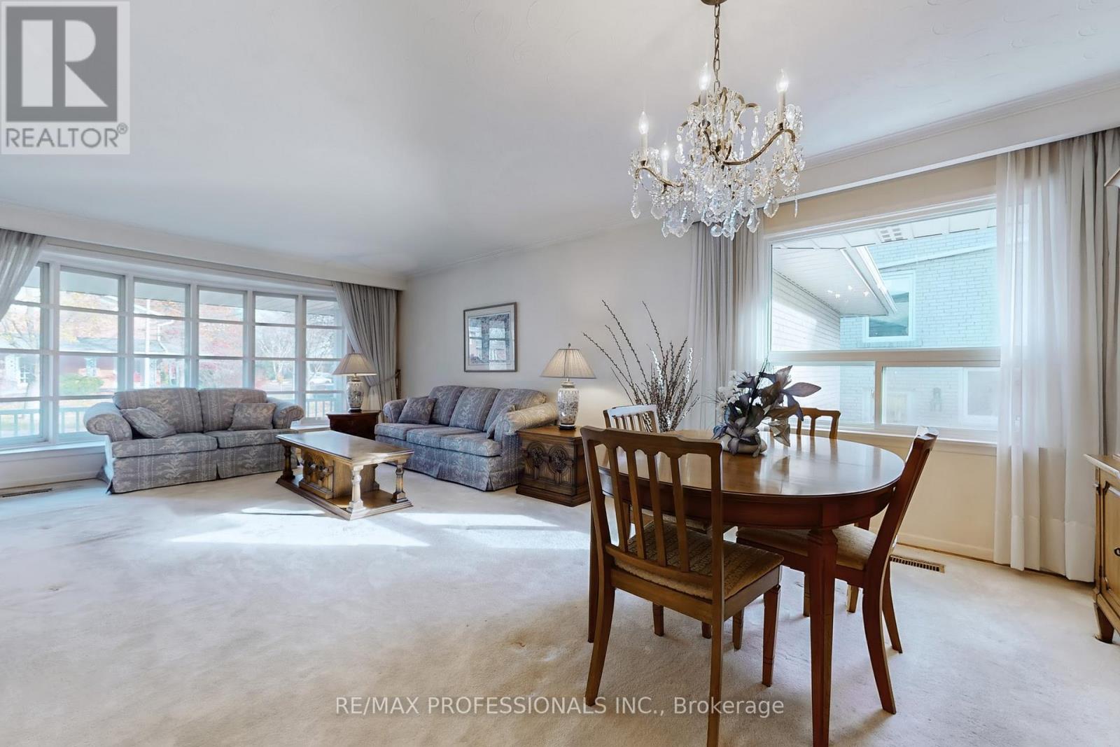 10 Crestridge Heights Road, Toronto, Ontario  M9P 1A4 - Photo 7 - W12546274