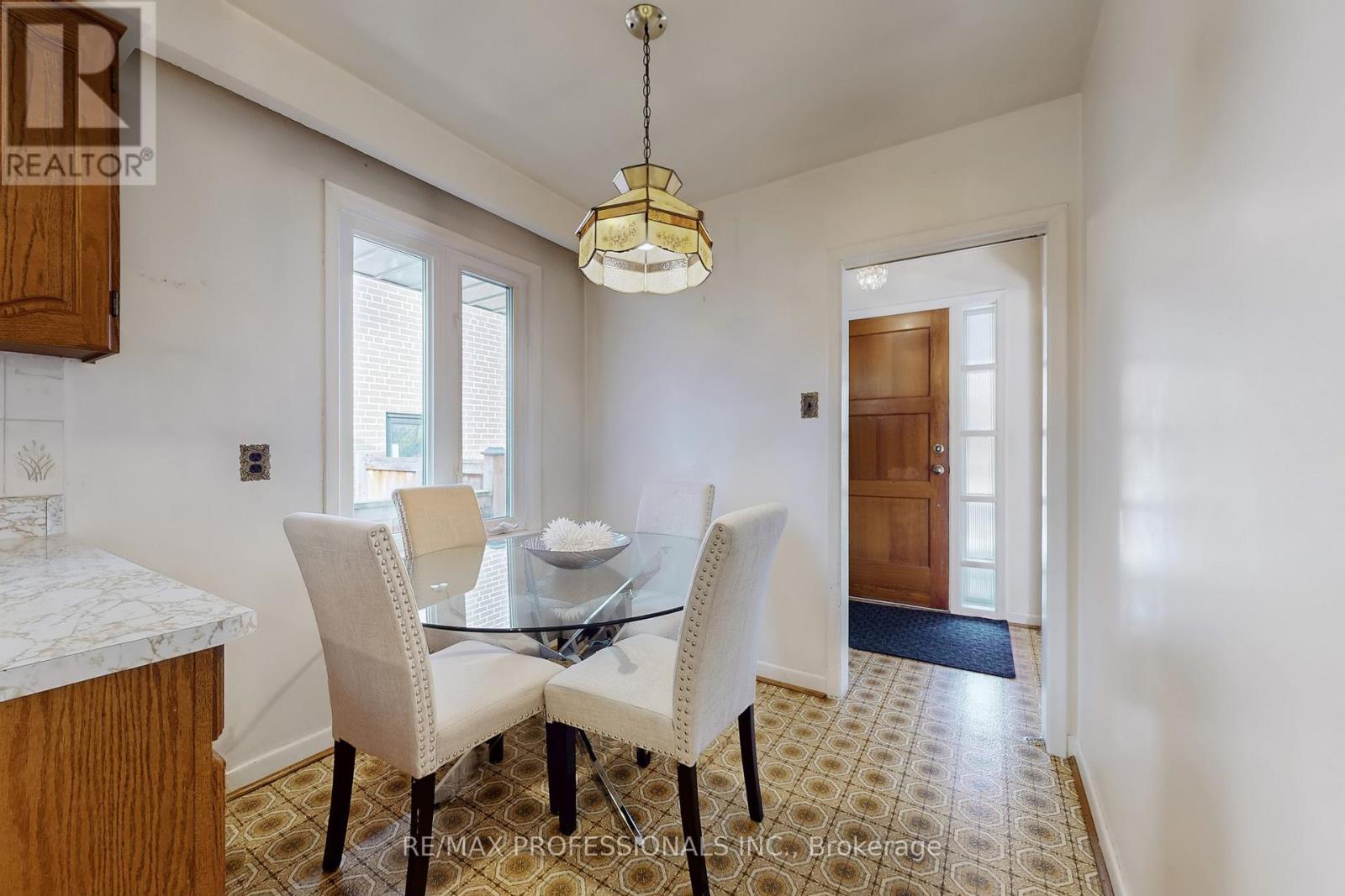 10 Crestridge Heights Road, Toronto, Ontario  M9P 1A4 - Photo 9 - W12546274