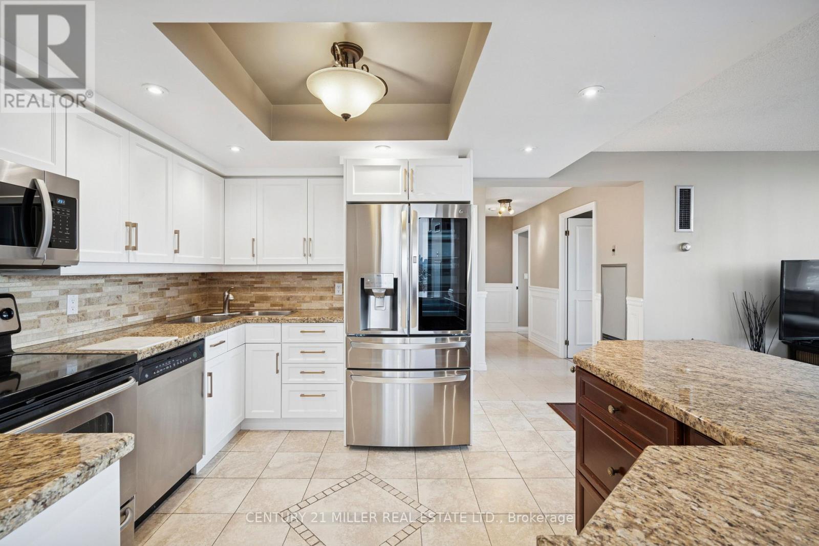 4009 - 1 Palace Pier Court, Toronto, Ontario M8V 3W9 - Photo 11 - W12546290