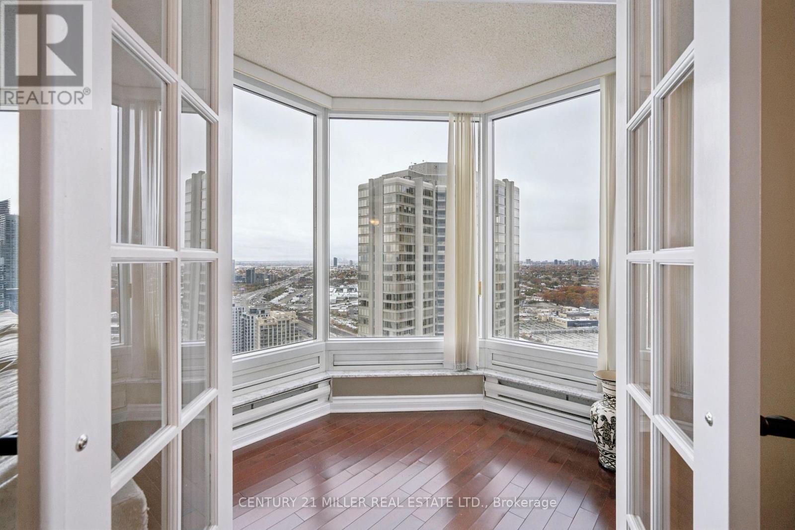 4009 - 1 Palace Pier Court, Toronto, Ontario M8V 3W9 - Photo 13 - W12546290