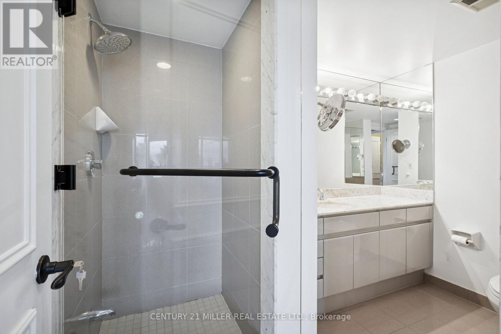 4009 - 1 Palace Pier Court, Toronto, Ontario M8V 3W9 - Photo 18 - W12546290