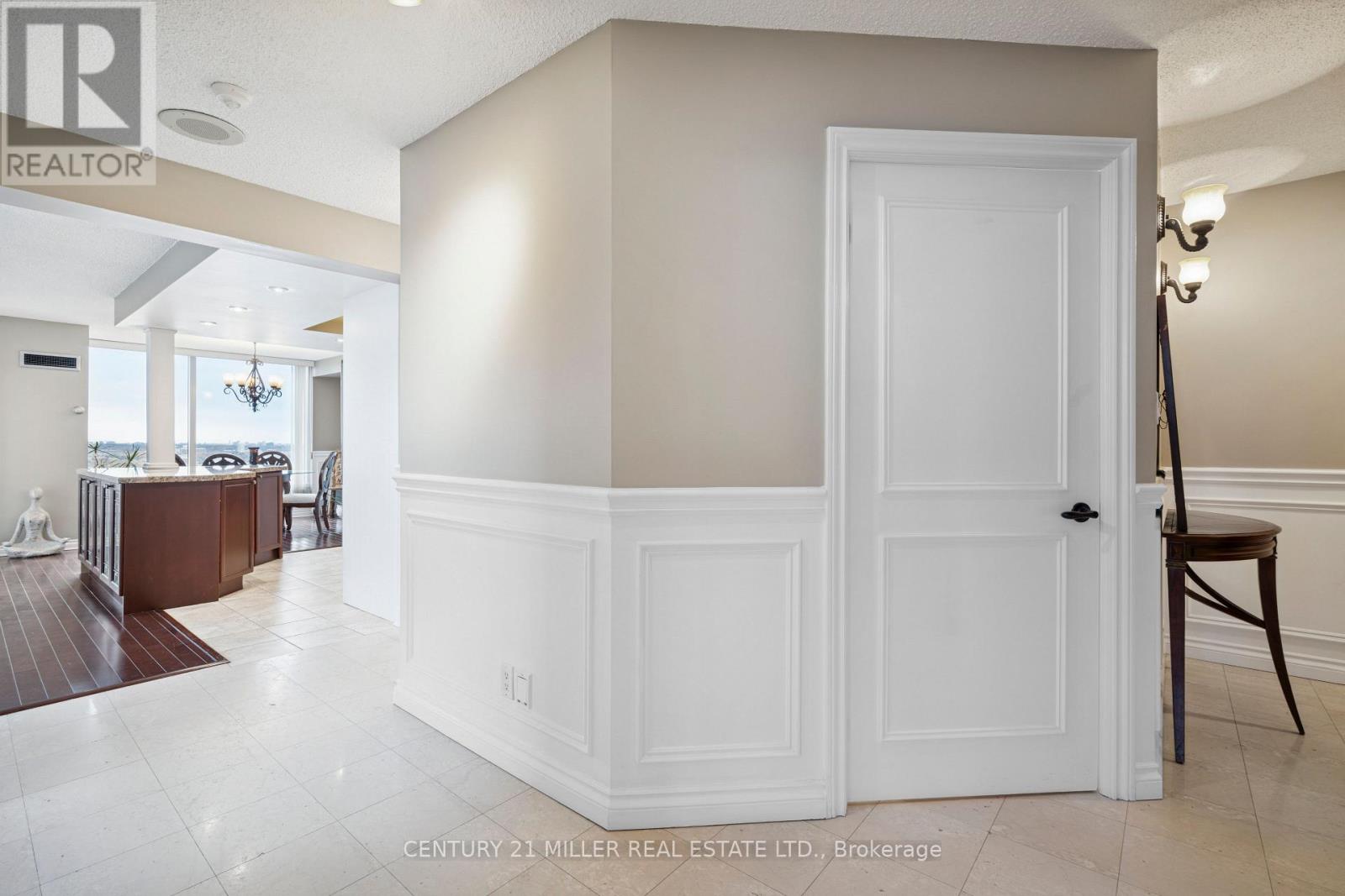 4009 - 1 Palace Pier Court, Toronto, Ontario M8V 3W9 - Photo 4 - W12546290