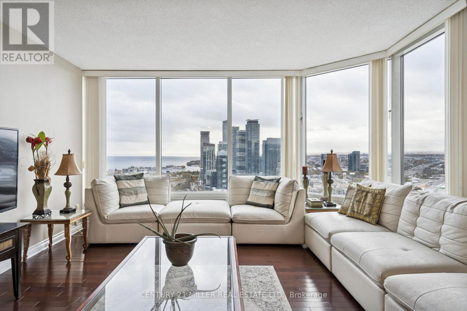 4009 - 1 Palace Pier Court, Toronto, Ontario M8V 3W9 - Photo 6 - W12546290