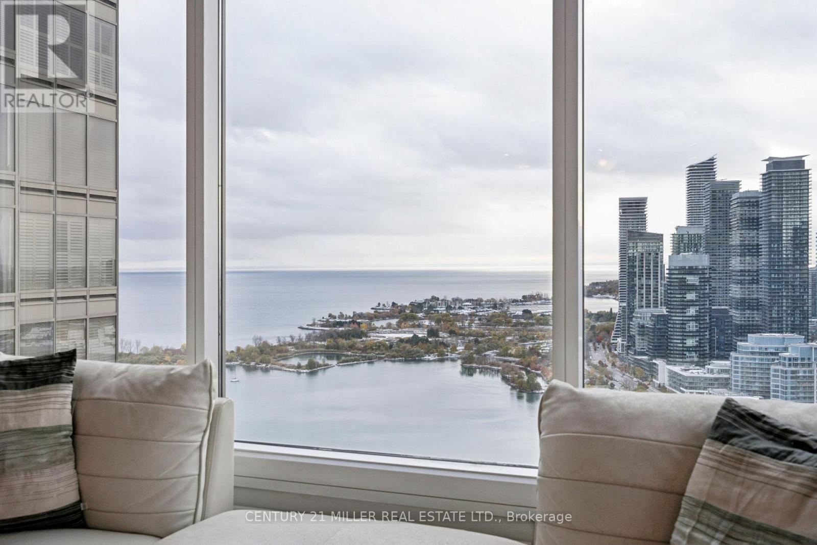 4009 - 1 Palace Pier Court, Toronto, Ontario M8V 3W9 - Photo 7 - W12546290