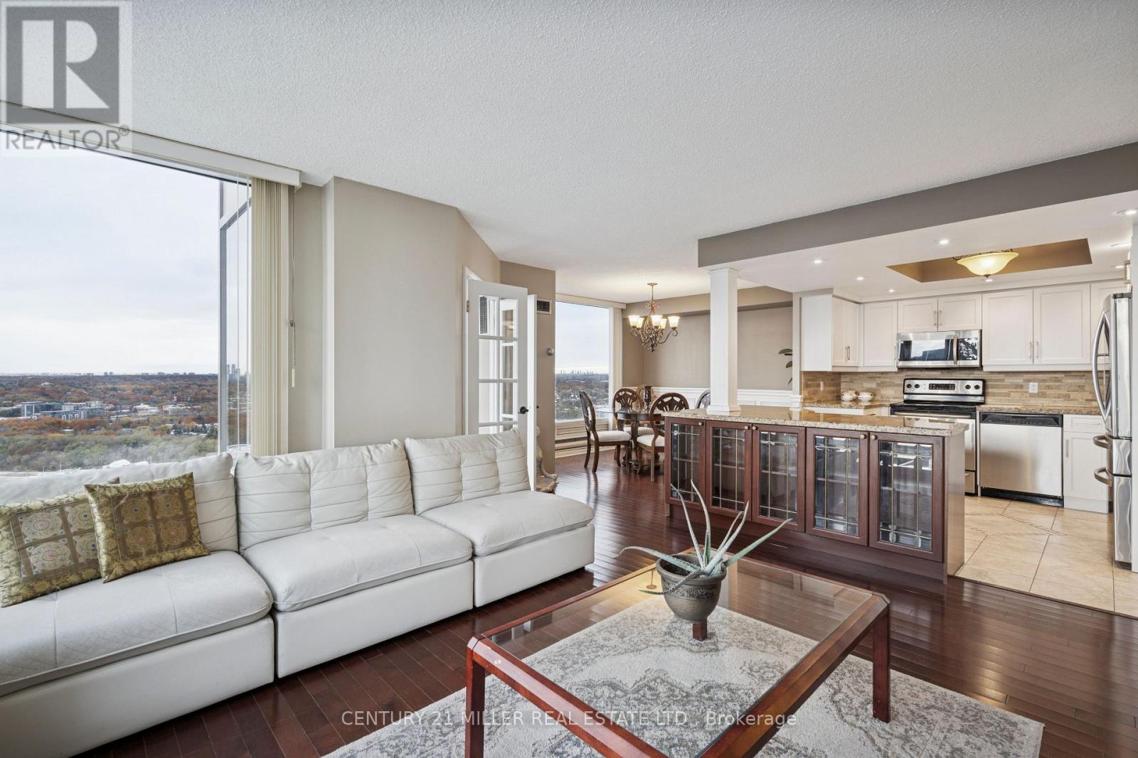 4009 - 1 Palace Pier Court, Toronto, Ontario M8V 3W9 - Photo 8 - W12546290