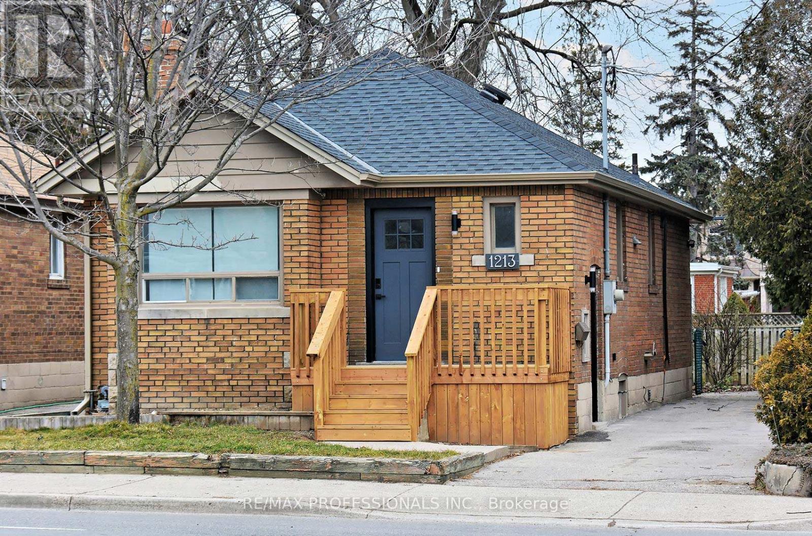 1213 ISLINGTON AVENUE, Toronto, Ontario