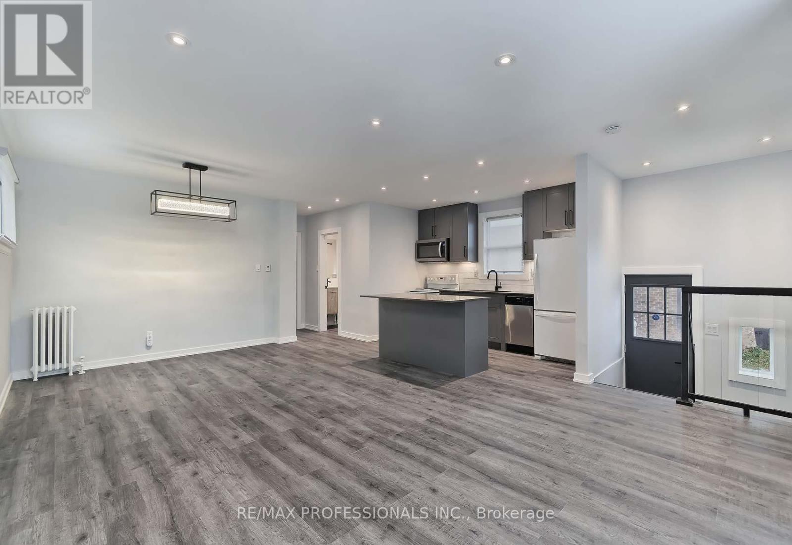 1213 Islington Avenue, Toronto, Ontario  M8Z 4T2 - Photo 8 - W12546300