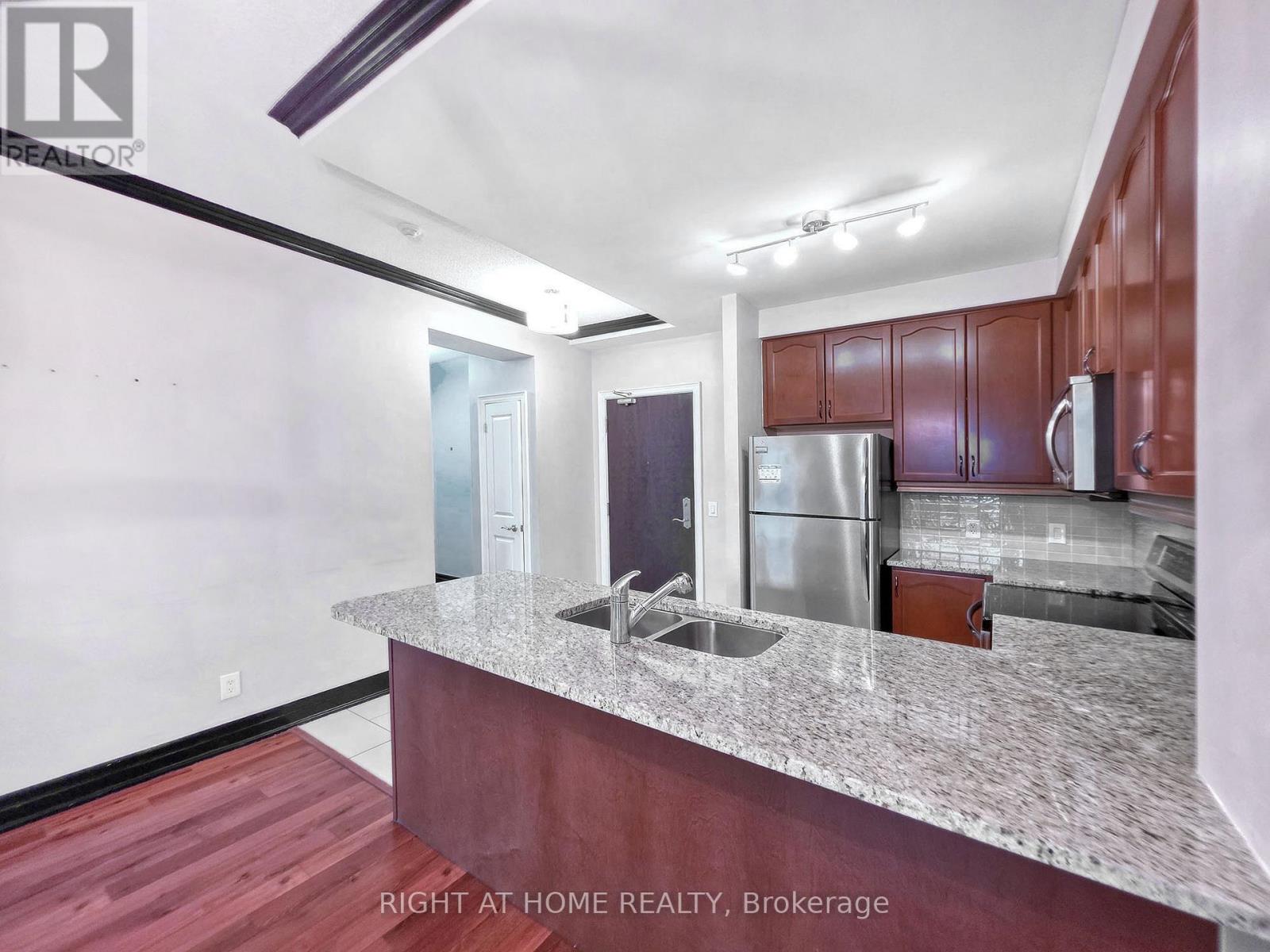 508 - 100 John Street, Brampton, Ontario  L6W 0A8 - Photo 3 - W12546302