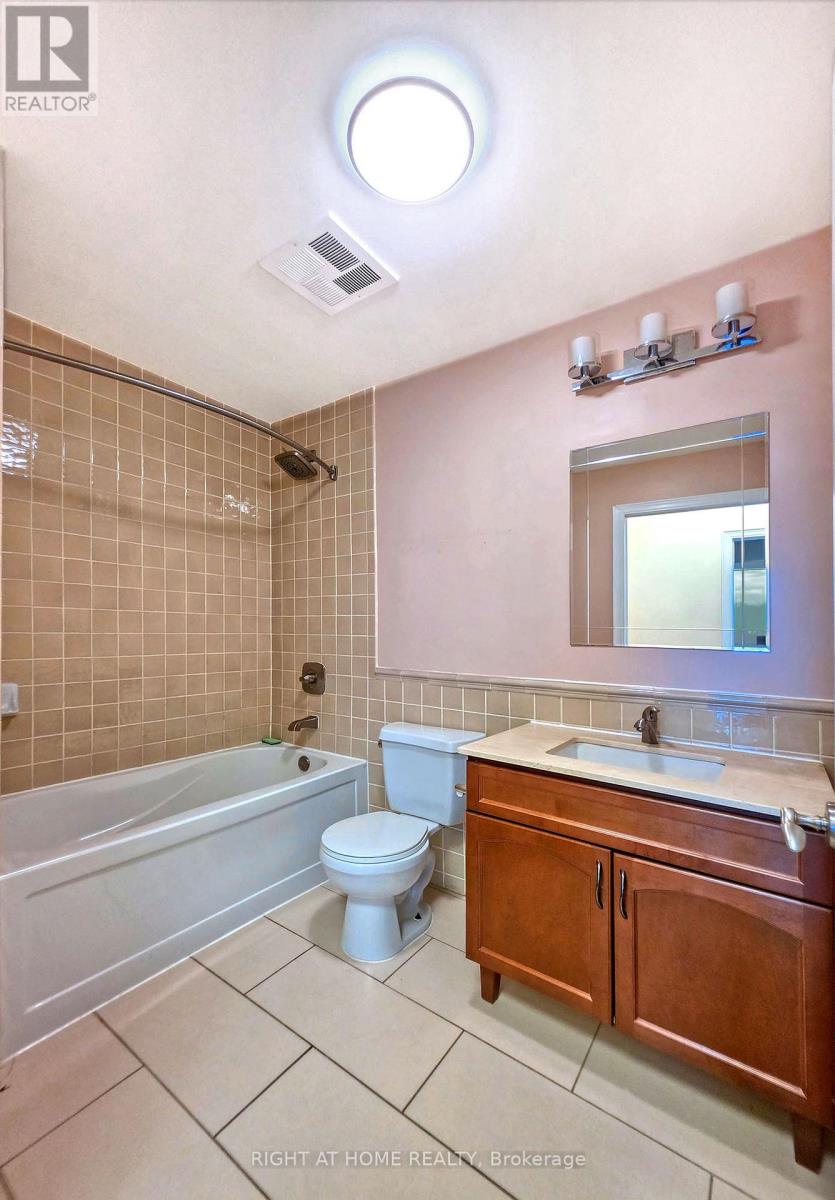 508 - 100 John Street, Brampton, Ontario  L6W 0A8 - Photo 8 - W12546302