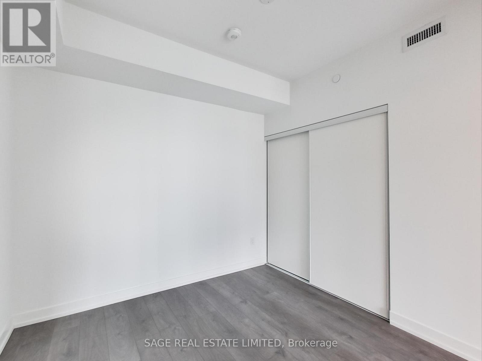 327 - 270 Dufferin Street, Toronto, Ontario  M6K 0H8 - Photo 14 - W12546306